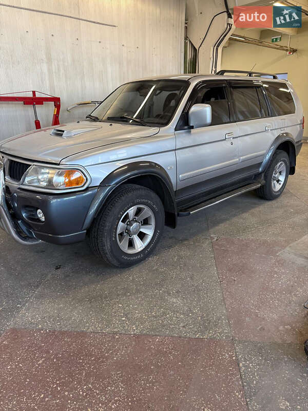 Внедорожник / Кроссовер Mitsubishi Pajero Sport 2005 в 