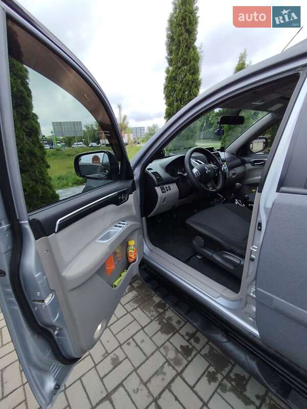 Внедорожник / Кроссовер Mitsubishi Pajero Sport 2014 в Ровно