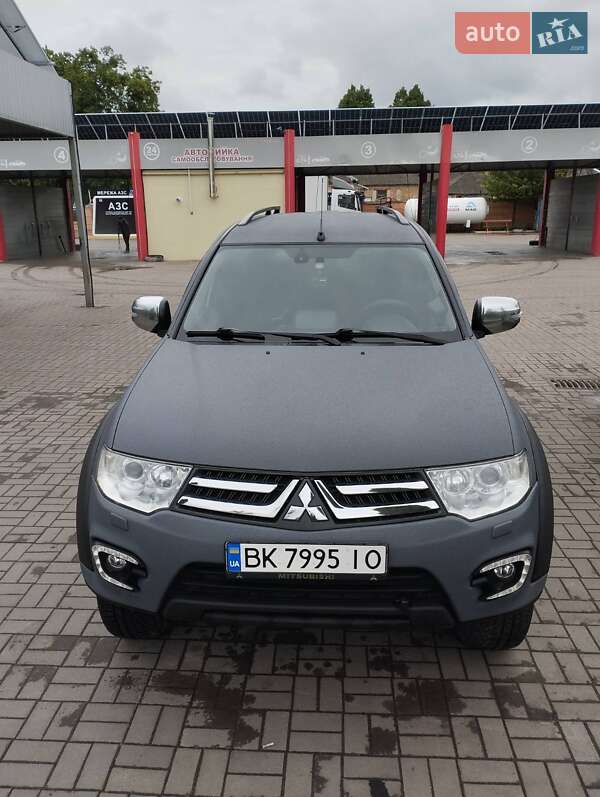 Внедорожник / Кроссовер Mitsubishi Pajero Sport 2014 в Ровно