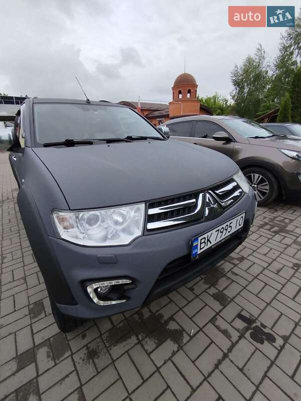 Внедорожник / Кроссовер Mitsubishi Pajero Sport 2014 в Ровно