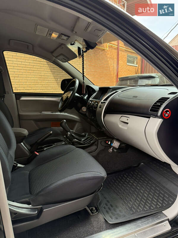 Внедорожник / Кроссовер Mitsubishi Pajero Sport 2010 в Сумах