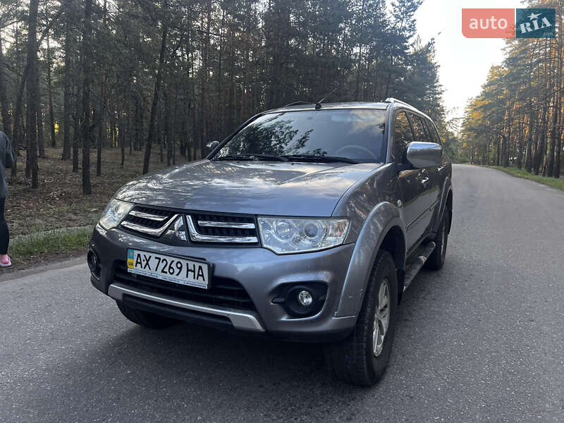 Внедорожник / Кроссовер Mitsubishi Pajero Sport 2013 в 