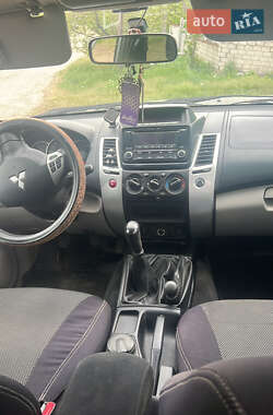 Внедорожник / Кроссовер Mitsubishi Pajero Sport 2013 в 
