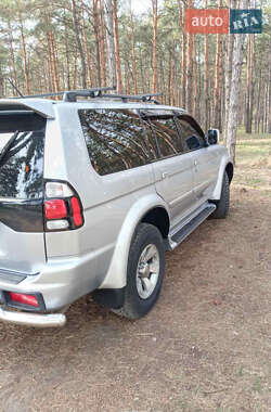 Внедорожник / Кроссовер Mitsubishi Pajero Sport 2006 в 