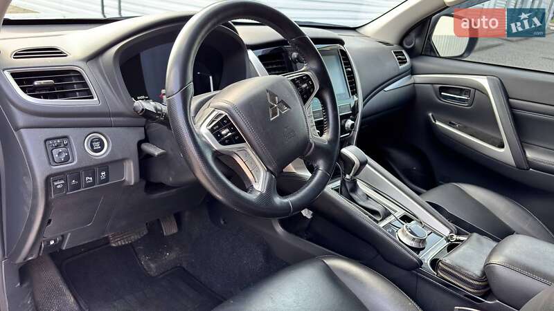 Позашляховик / Кросовер Mitsubishi Pajero Sport 2021 в Луцьку