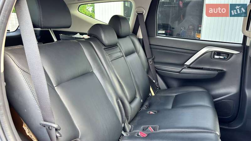 Позашляховик / Кросовер Mitsubishi Pajero Sport 2021 в Луцьку