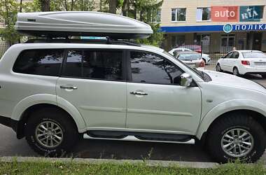 Внедорожник / Кроссовер Mitsubishi Pajero Sport 2014 в 