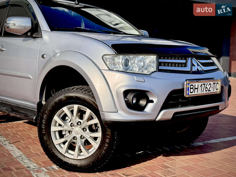 Внедорожник / Кроссовер Mitsubishi Pajero Sport 2015 в Одессе