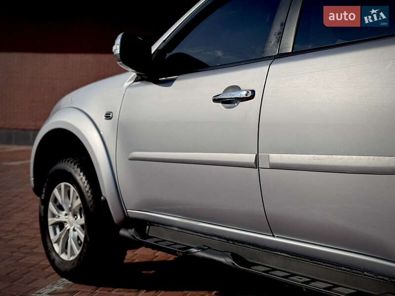 Внедорожник / Кроссовер Mitsubishi Pajero Sport 2015 в Одессе