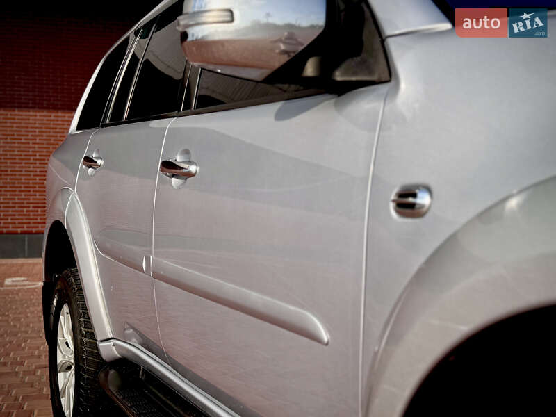 Внедорожник / Кроссовер Mitsubishi Pajero Sport 2015 в Одессе