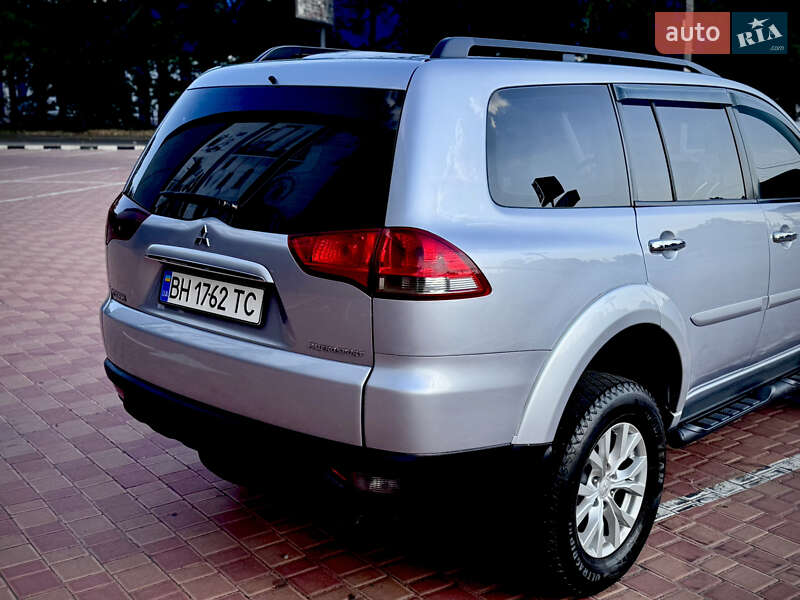 Внедорожник / Кроссовер Mitsubishi Pajero Sport 2015 в Одессе