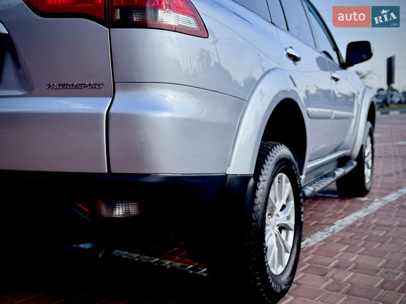 Внедорожник / Кроссовер Mitsubishi Pajero Sport 2015 в Одессе
