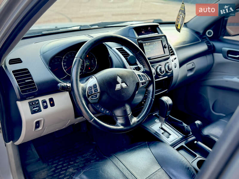 Внедорожник / Кроссовер Mitsubishi Pajero Sport 2015 в Одессе