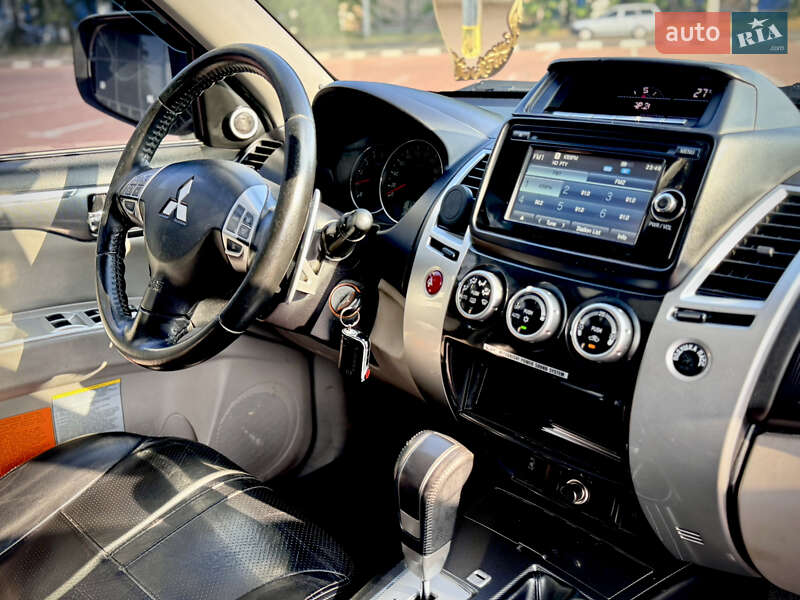 Внедорожник / Кроссовер Mitsubishi Pajero Sport 2015 в Одессе