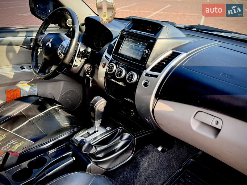 Внедорожник / Кроссовер Mitsubishi Pajero Sport 2015 в Одессе