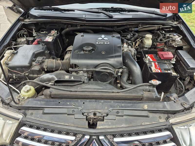 Внедорожник / Кроссовер Mitsubishi Pajero Sport 2014 в Чернобае