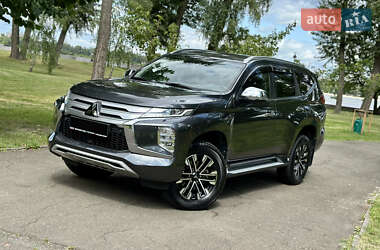Позашляховик / Кросовер Mitsubishi Pajero Sport 2021 в Києві