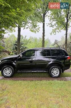 Внедорожник / Кроссовер Mitsubishi Pajero Sport 2011 в Киеве