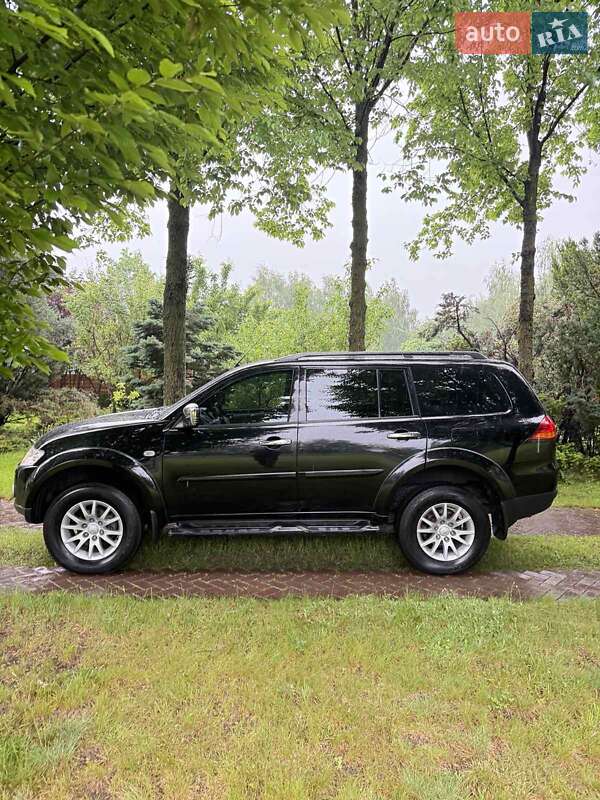 Mitsubishi Pajero Sport 2011