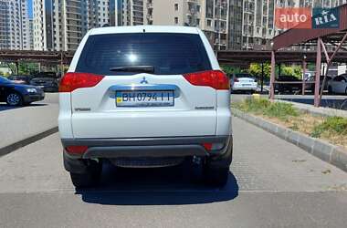 Внедорожник / Кроссовер Mitsubishi Pajero Sport 2012 в 