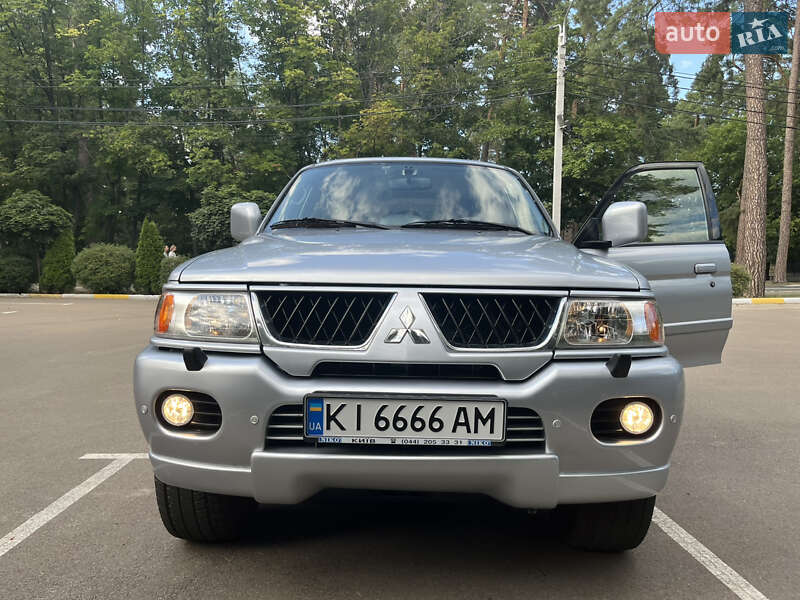 Внедорожник / Кроссовер Mitsubishi Pajero Sport 2008 в Буче
