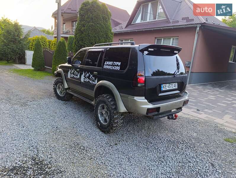 Позашляховик / Кросовер Mitsubishi Pajero Sport 2000 в Сваляві