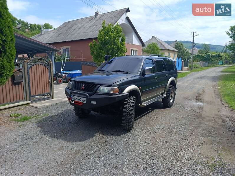 Позашляховик / Кросовер Mitsubishi Pajero Sport 2000 в Сваляві