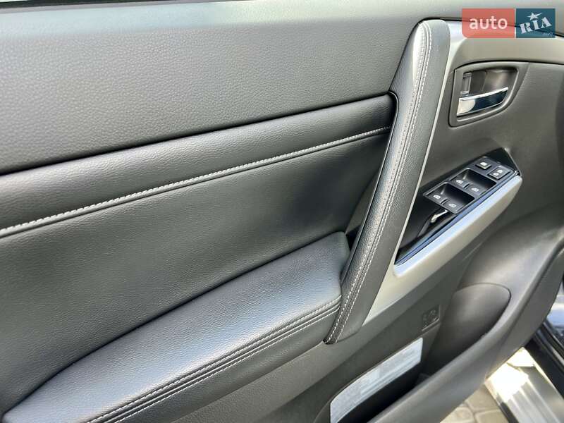 Внедорожник / Кроссовер Mitsubishi Pajero Sport 2019 в Киеве