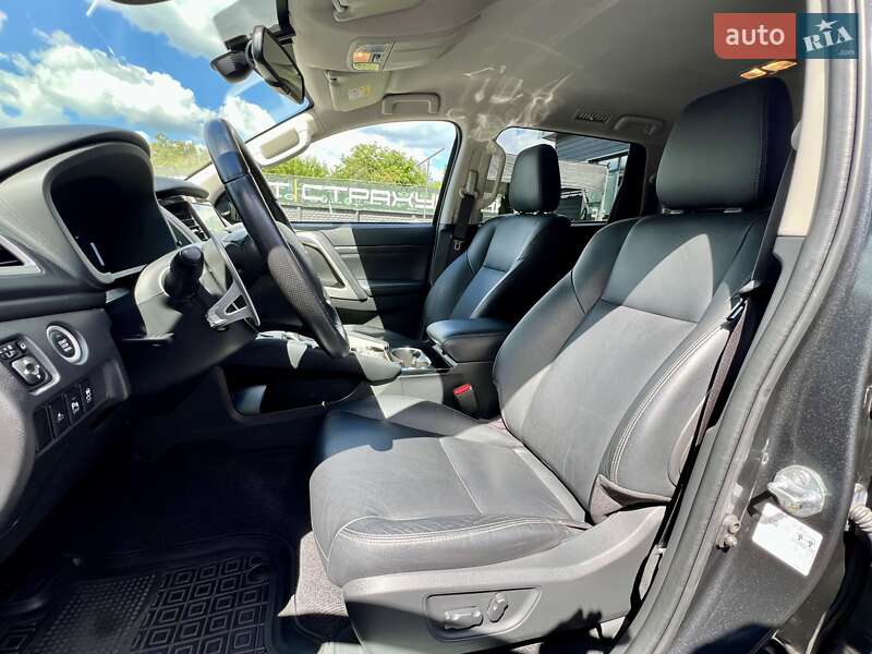 Внедорожник / Кроссовер Mitsubishi Pajero Sport 2019 в Киеве