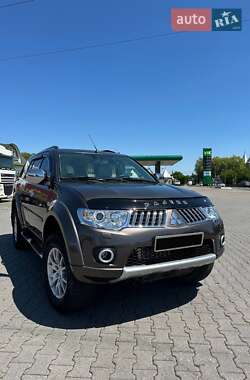 Внедорожник / Кроссовер Mitsubishi Pajero Sport 2012 в Черновцах