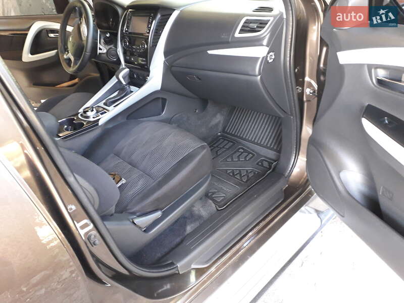 Внедорожник / Кроссовер Mitsubishi Pajero Sport 2016 в Еланце