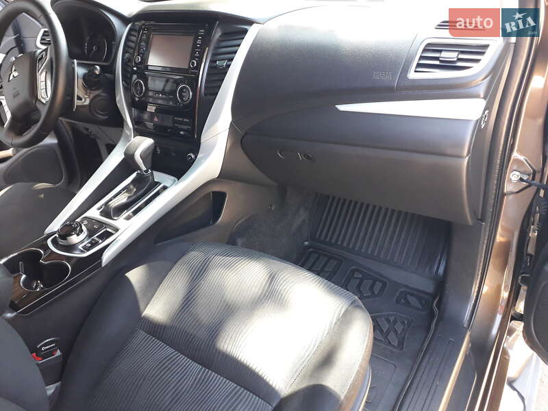 Внедорожник / Кроссовер Mitsubishi Pajero Sport 2016 в Еланце