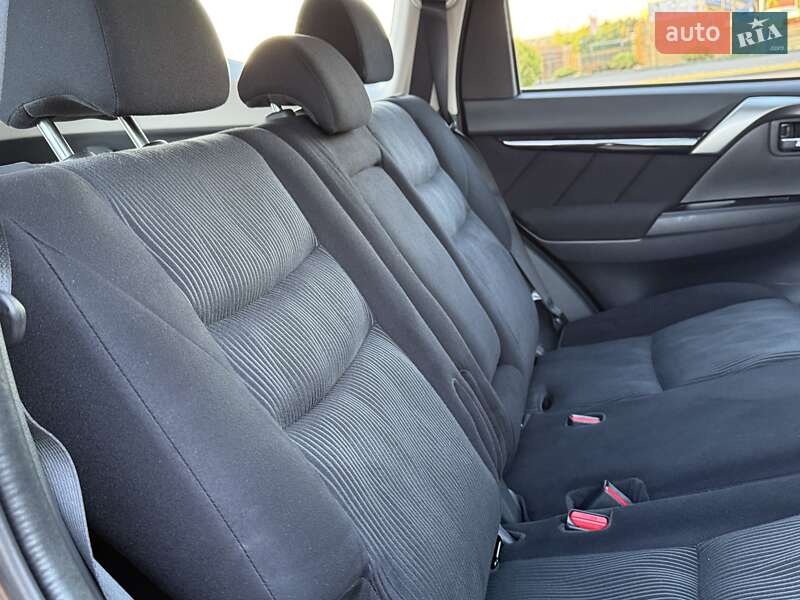 Позашляховик / Кросовер Mitsubishi Pajero Sport 2016 в Виноградові