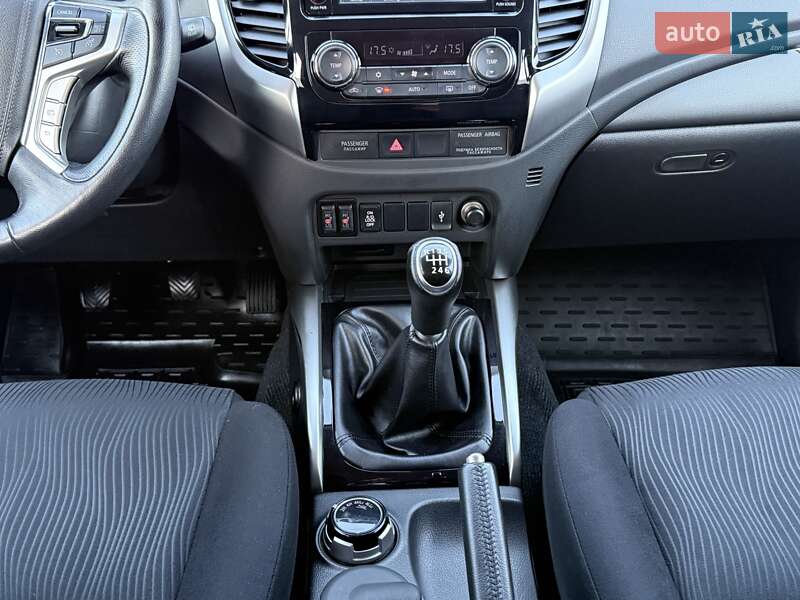 Позашляховик / Кросовер Mitsubishi Pajero Sport 2016 в Виноградові