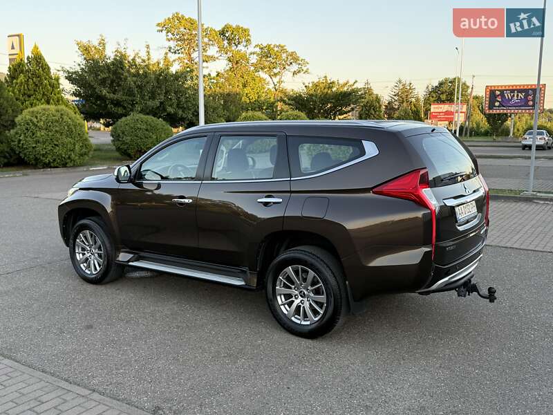 Позашляховик / Кросовер Mitsubishi Pajero Sport 2016 в Виноградові