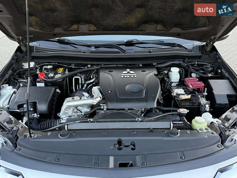 Позашляховик / Кросовер Mitsubishi Pajero Sport 2016 в Виноградові