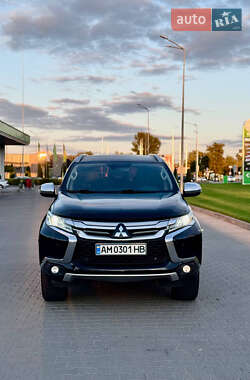 Позашляховик / Кросовер Mitsubishi Pajero Sport 2017 в Києві