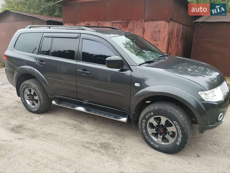 Внедорожник / Кроссовер Mitsubishi Pajero Sport 2011 в Каневе