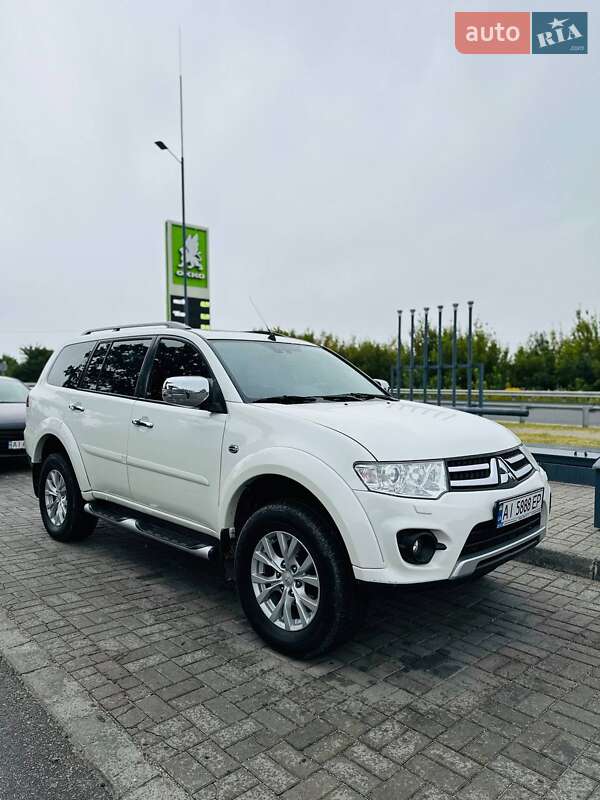 Mitsubishi Pajero Sport 2015