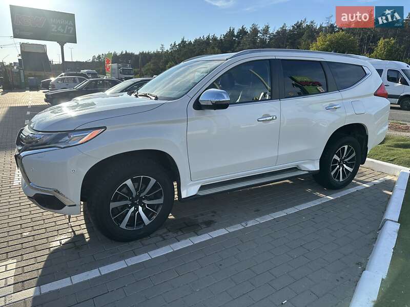 Внедорожник / Кроссовер Mitsubishi Pajero Sport 2018 в Киеве