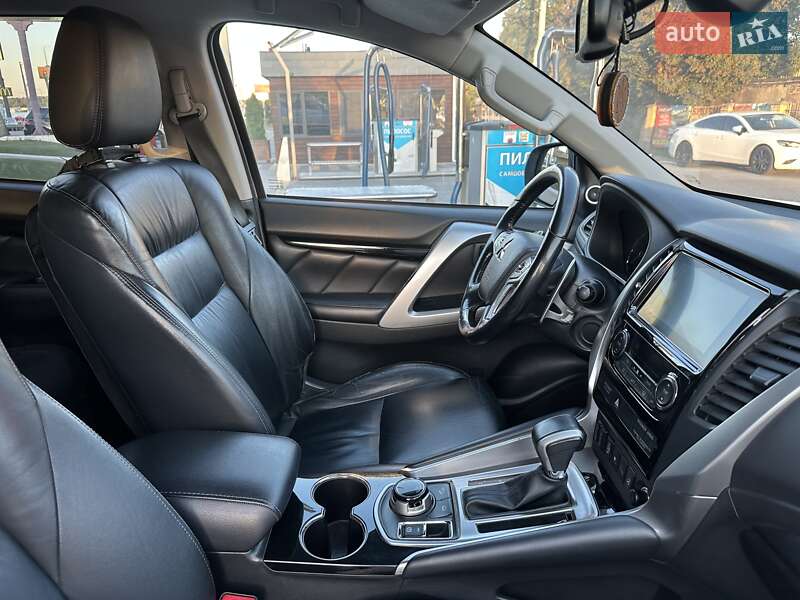 Внедорожник / Кроссовер Mitsubishi Pajero Sport 2018 в Киеве