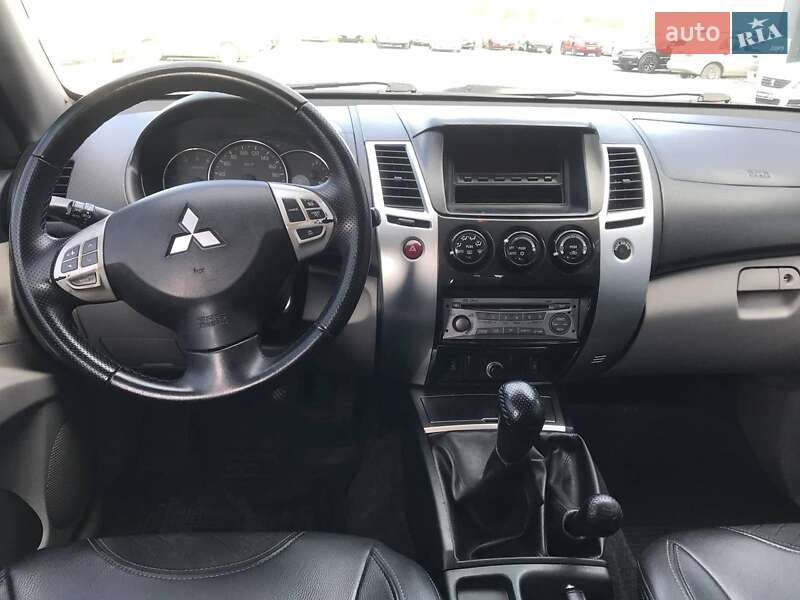 Позашляховик / Кросовер Mitsubishi Pajero Sport 2011 в Львові