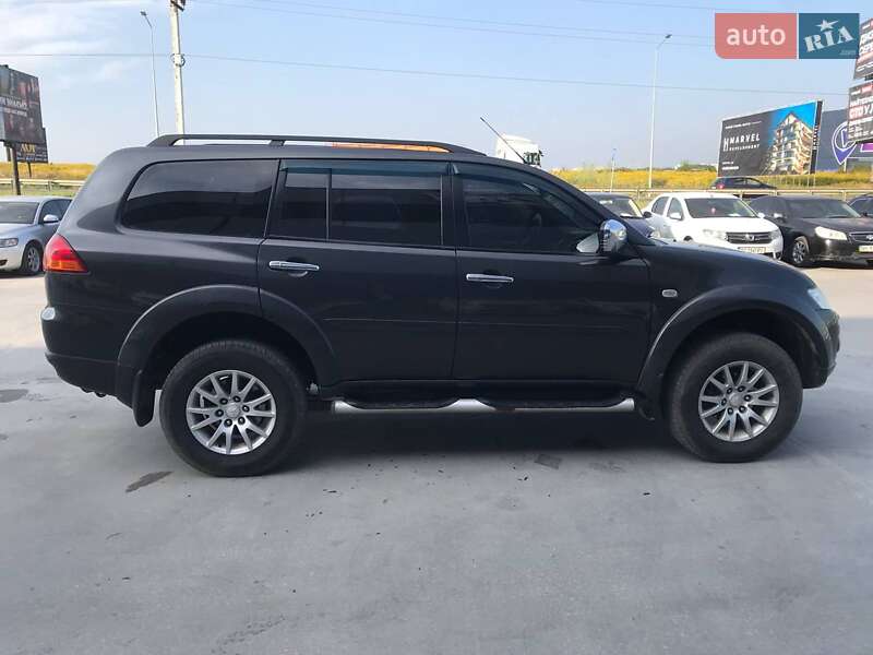 Позашляховик / Кросовер Mitsubishi Pajero Sport 2011 в Львові