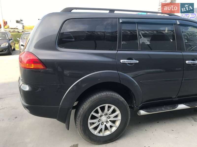 Позашляховик / Кросовер Mitsubishi Pajero Sport 2011 в Львові