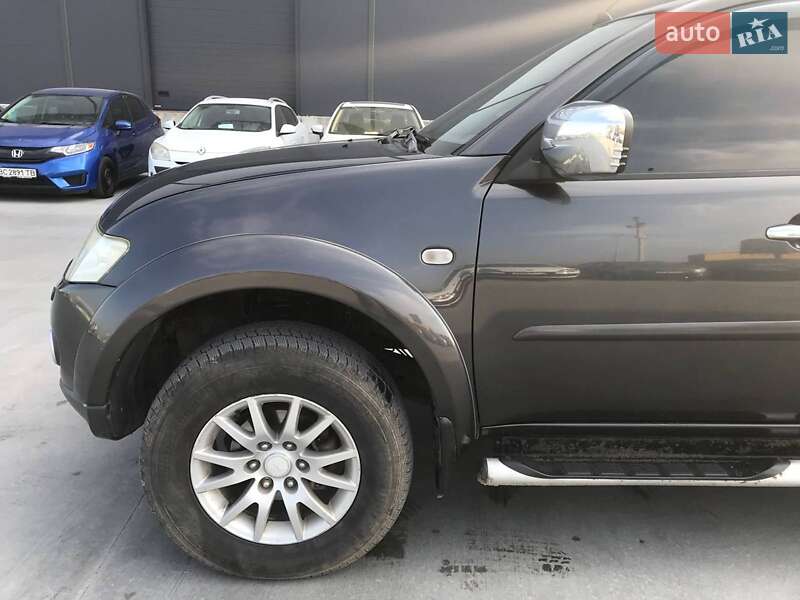 Позашляховик / Кросовер Mitsubishi Pajero Sport 2011 в Львові