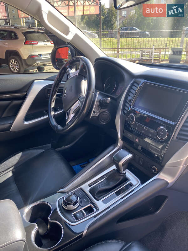 Позашляховик / Кросовер Mitsubishi Pajero Sport 2018 в Броварах