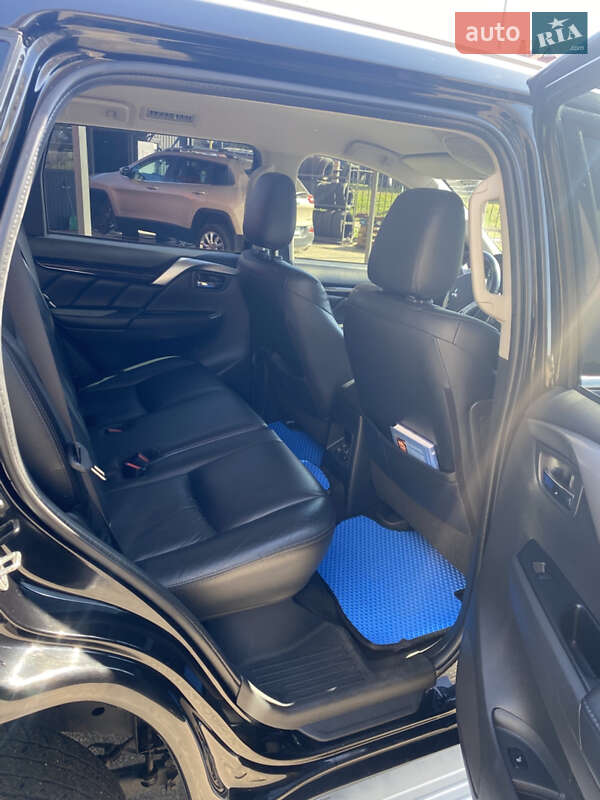 Позашляховик / Кросовер Mitsubishi Pajero Sport 2018 в Броварах