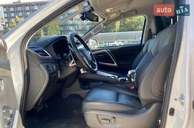 Позашляховик / Кросовер Mitsubishi Pajero Sport 2024 в 