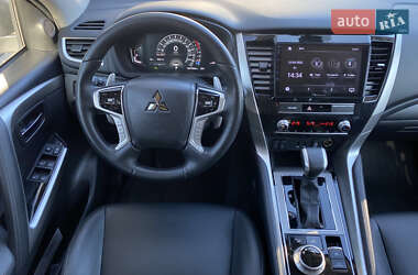 Позашляховик / Кросовер Mitsubishi Pajero Sport 2024 в 