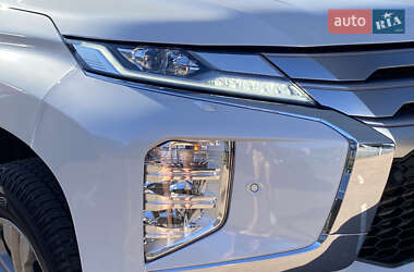 Позашляховик / Кросовер Mitsubishi Pajero Sport 2024 в 